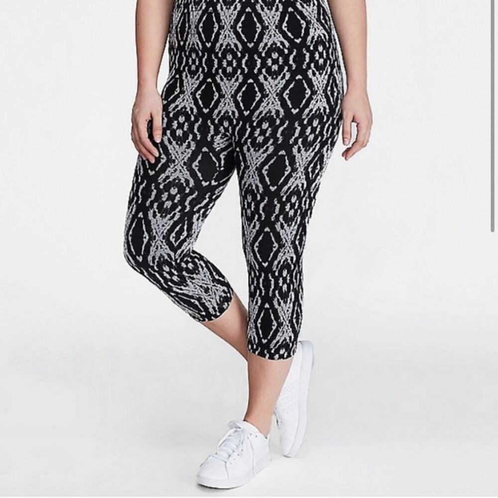 Lane Bryant Navy & Gray Ikat Pattern Cropped Leggings Size A/B